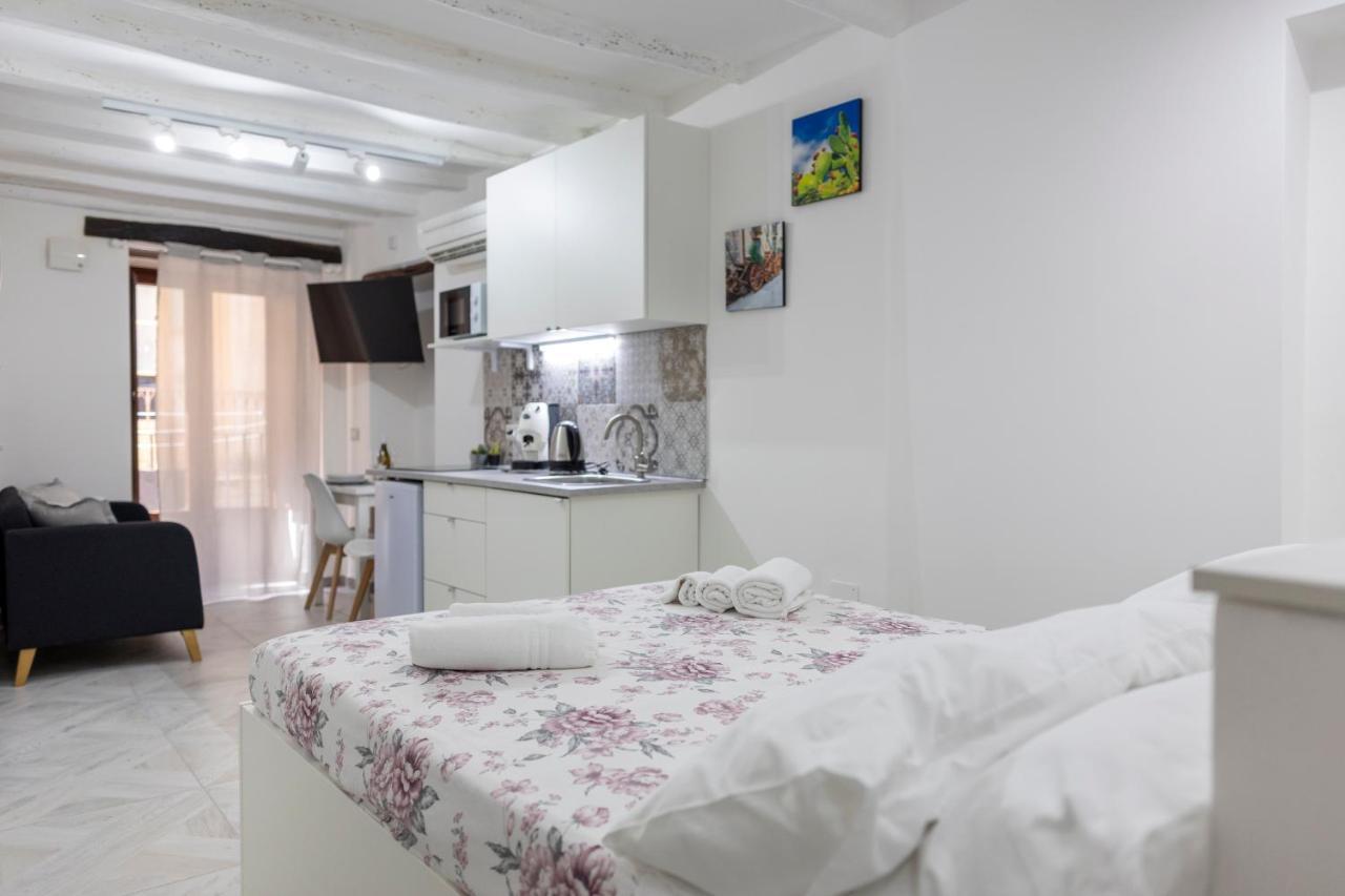 Aurora House Suite 切法卢 外观 照片